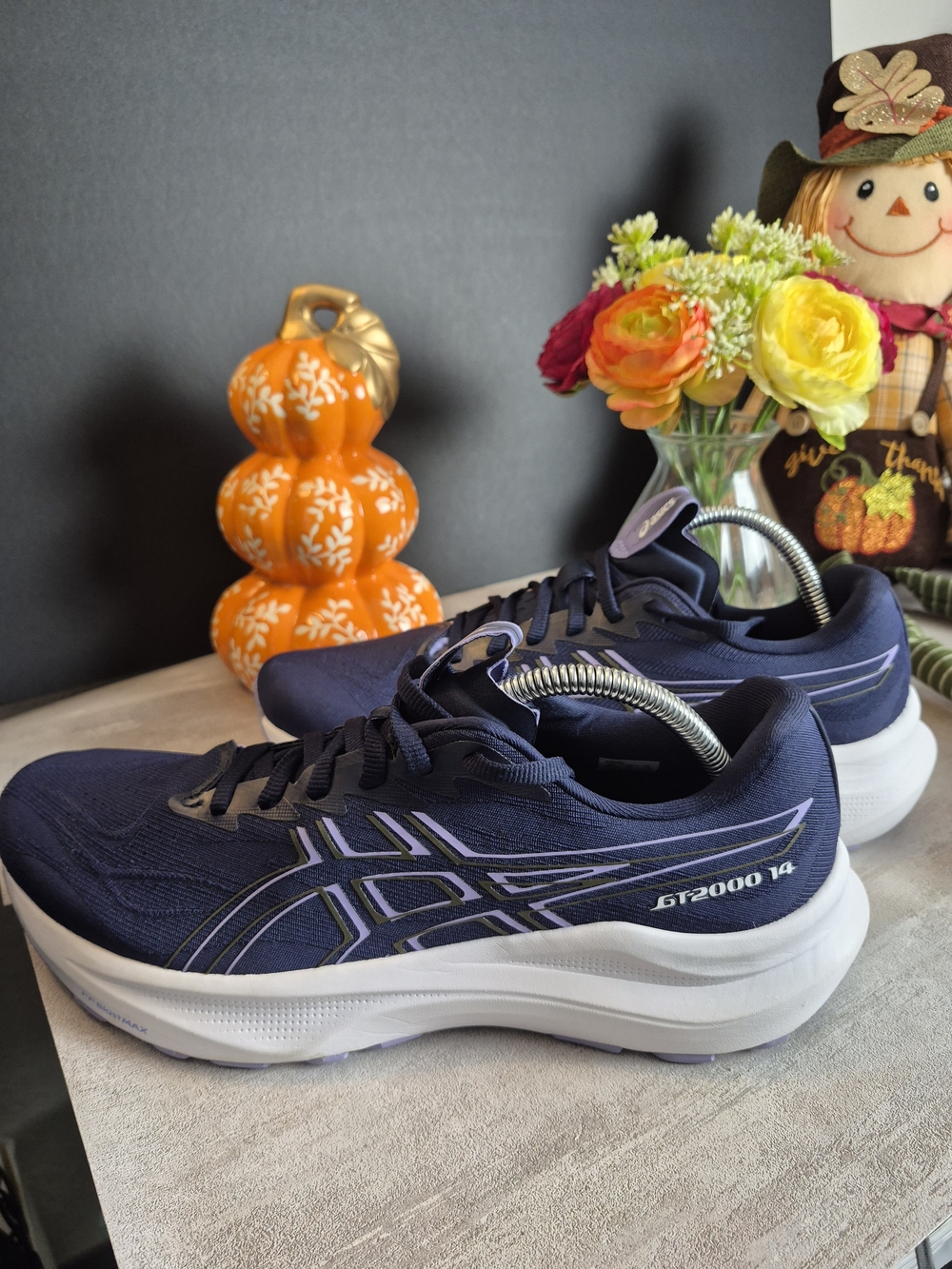ASICS Navy and White Women’s GT-2000 14 Running Shoes. Size 10